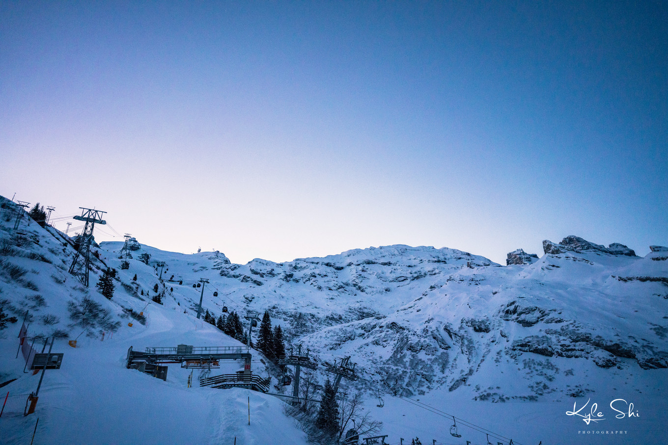 瑞士高山滑雪上演惊险与刺激,瑞士滑雪的真实感受