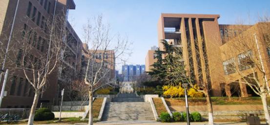 坐拥“专属地铁”,有7大美食集结地!东北这所大学“顶尖”配置太绝!