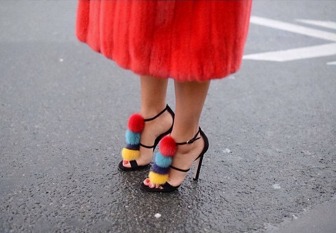 不止一面的毛毛鞋就该这么穿 (入手一双好看又百搭毛毛鞋)