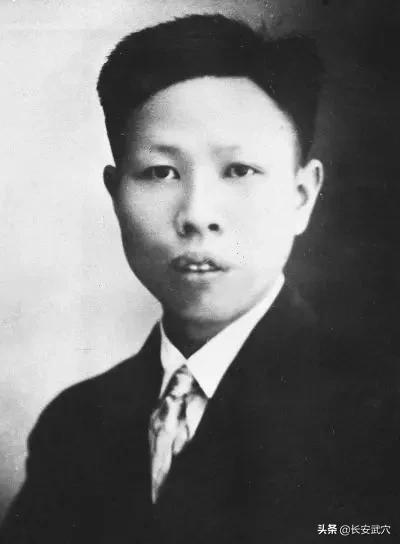 他是毛*东泽**笔下的“飞将军”，为革命处死了前来策反的大哥……