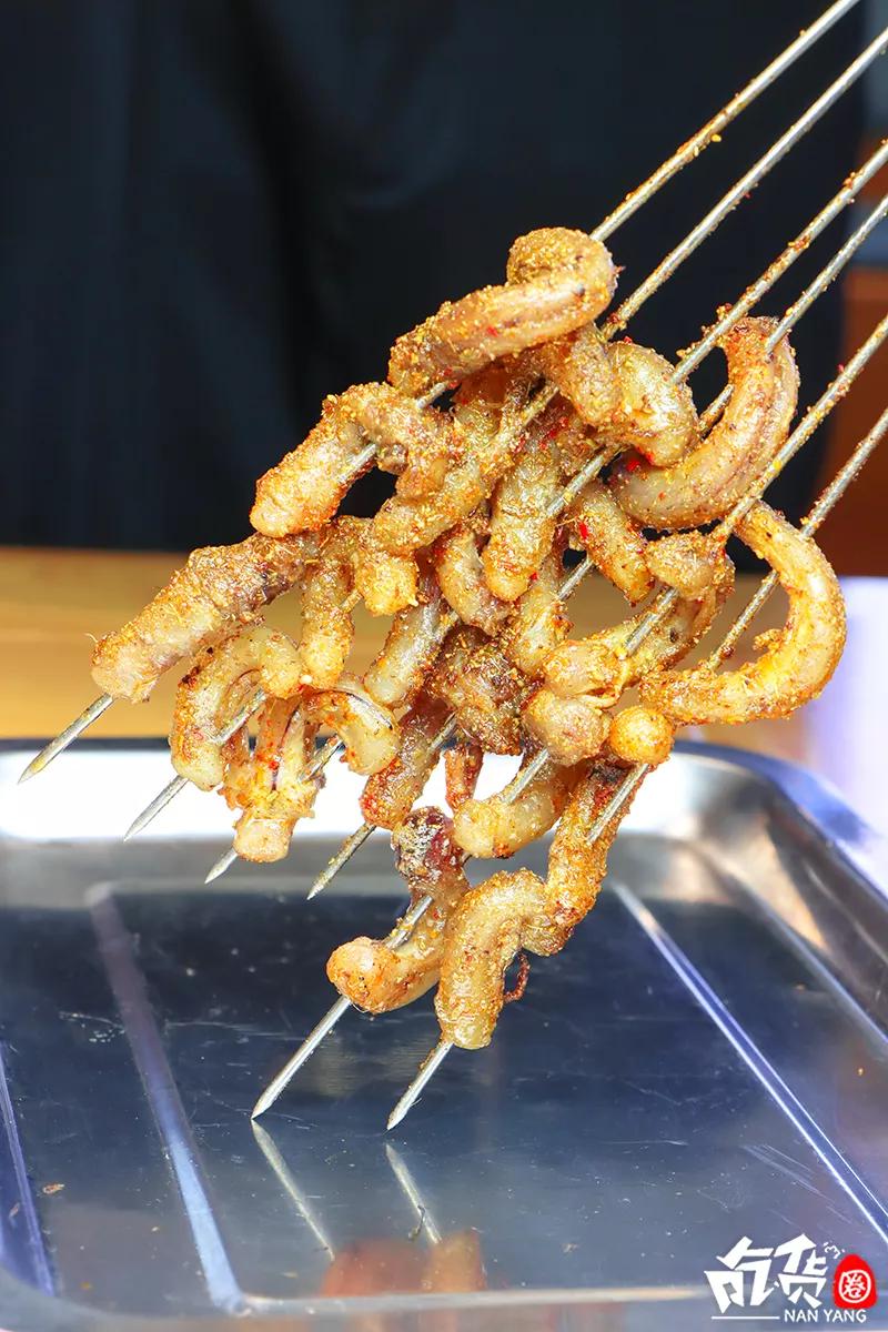 南阳这家羊肉汤，每天卖出200碗！进门先排队，羊肉包子抢着吃