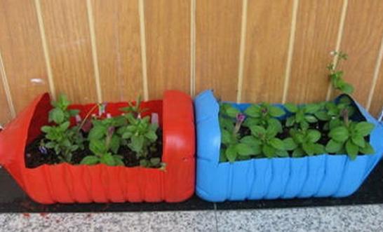 矿泉水瓶养花盆教程图,塑料瓶和花盆可以养花吗