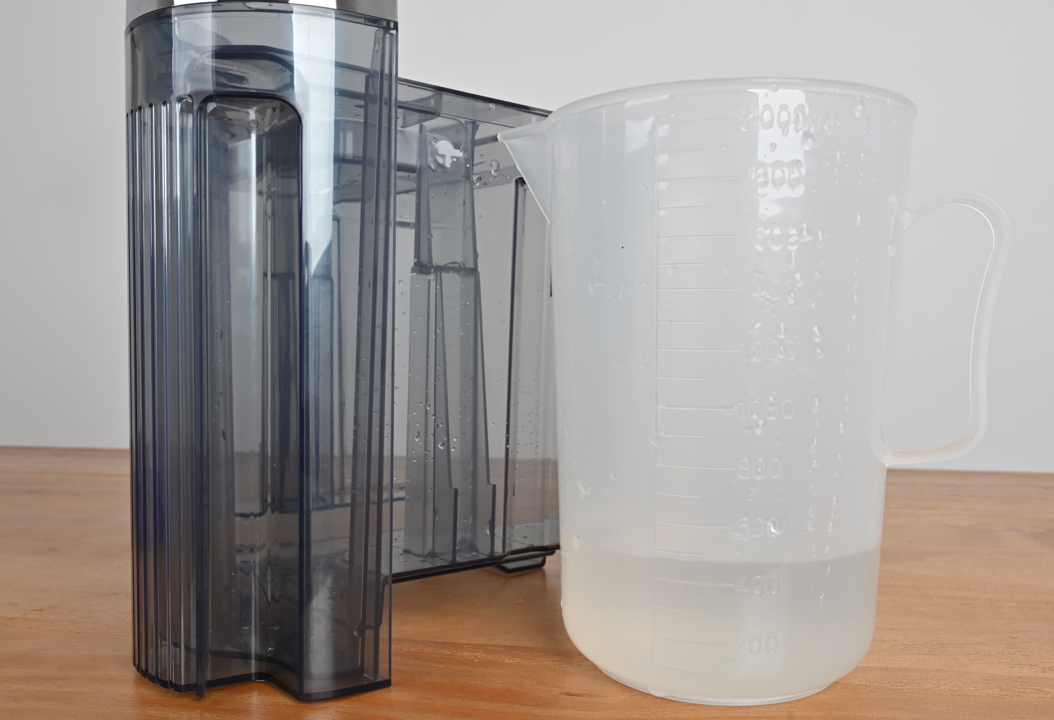 为了保卫乐高箱子，斥“巨资”买了一台德业抽湿机