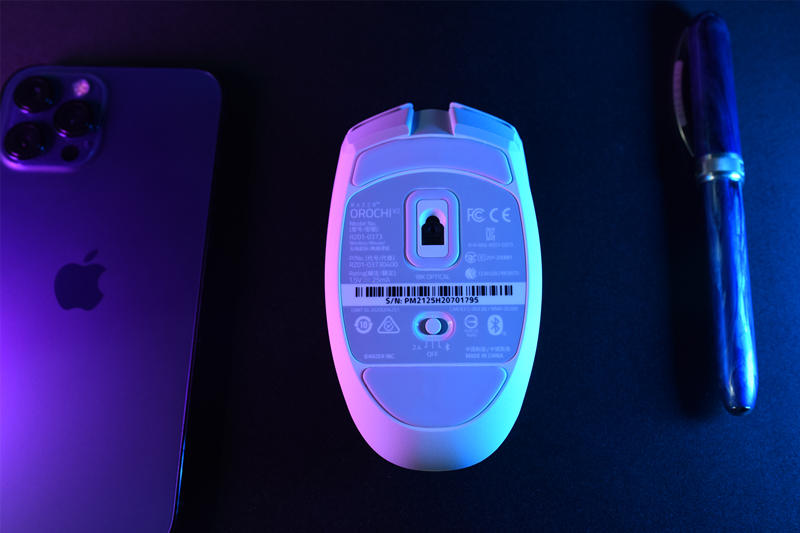 颜值高、还能打、抓着还舒服-雷蛇八岐大蛇V2游戏鼠标