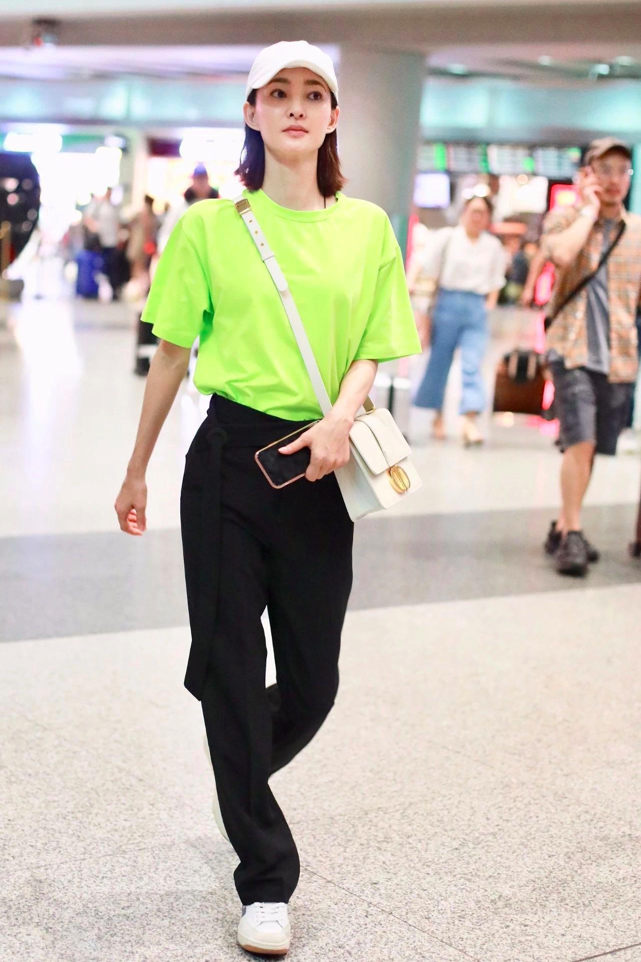 大表姐刘雯套头t恤,跟着刘雯用衬衫解锁你的初秋穿搭