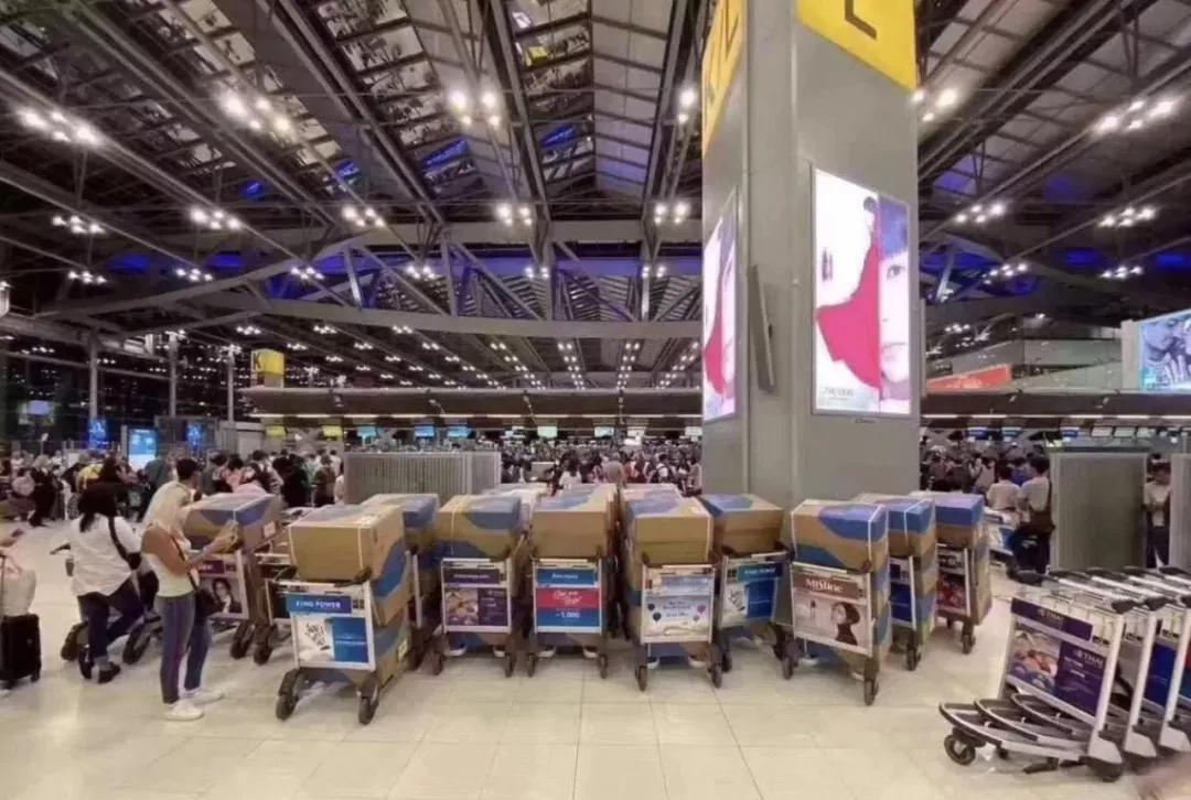 四川导游组成爱心联盟全球扫货,“人肉”带回上万抗疫物资捐赠