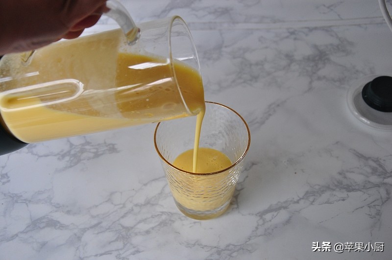 牛奶果汁饮品最简单的做法,天冷喝个鲜果茶