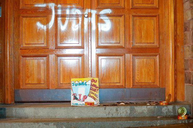 电锯惊魂？大鼻子伊布雕像惨遭割鼻