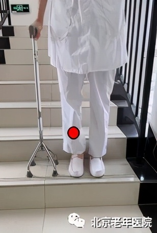 老年人手杖使用操作流程,可以防止老年人跌倒的工具