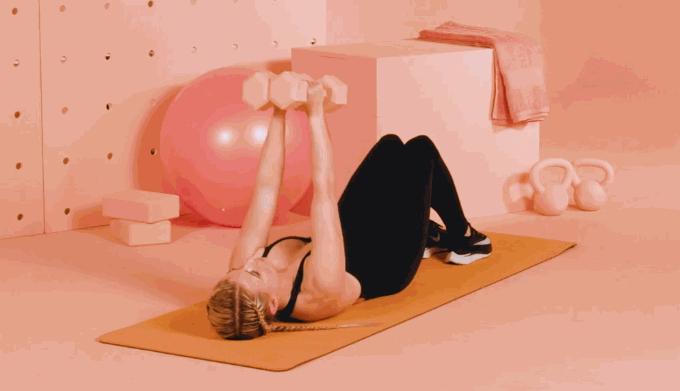 10个强壮胸部和背部的锻炼动作,如何锻炼肩部和胸部肌肉