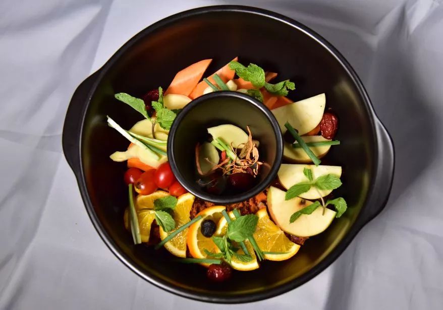 用刀叉吃牛排和汉堡,用刀叉吃火锅