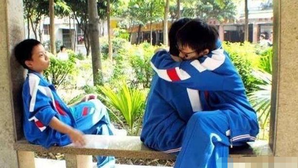 小学生建QQ群，聊天内容让人羞红脸，“无知”惹的祸父母要背锅