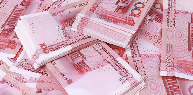 “我干妈从省政府调任北京，还有一个400亿的大项目……”