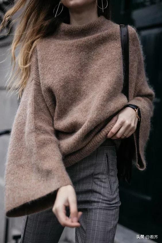 毛衣变形了怎么洗才能恢复原样,毛衣变形了怎么办小妙招