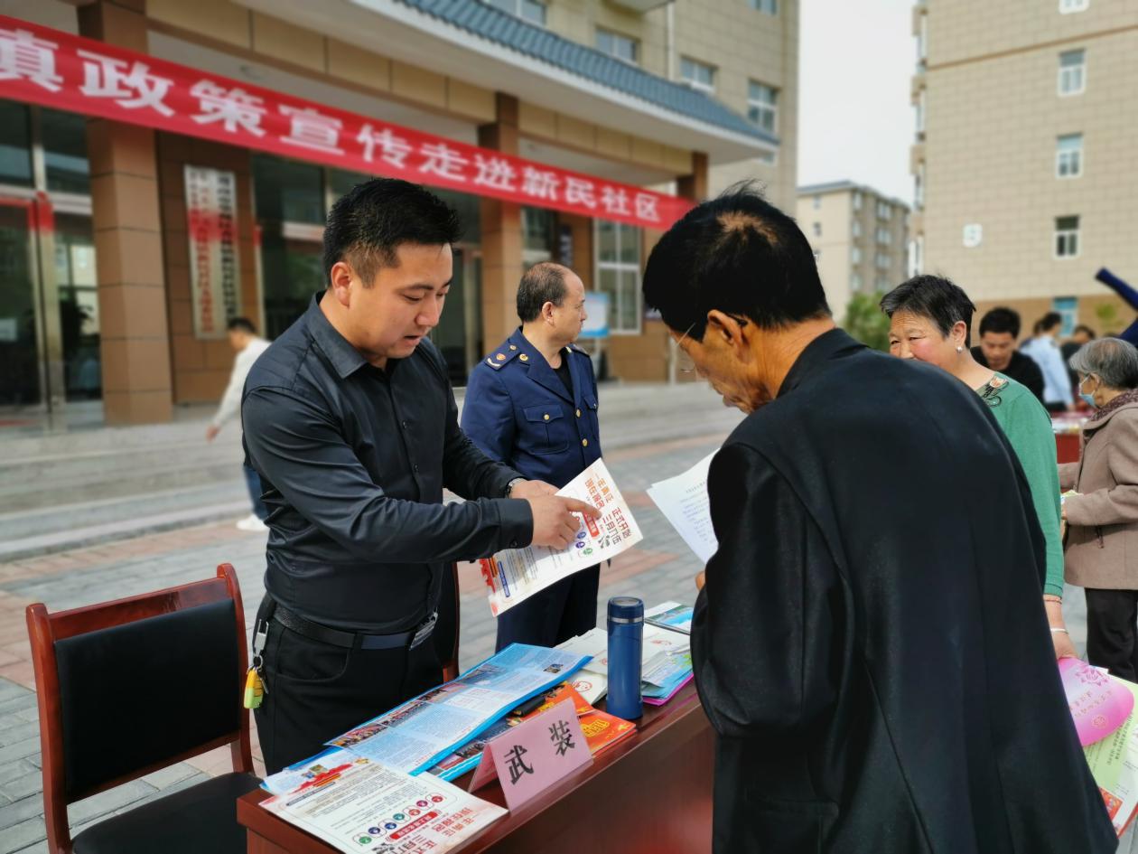 华州区杏林镇:政策宣传进社区热情讲解暖人心