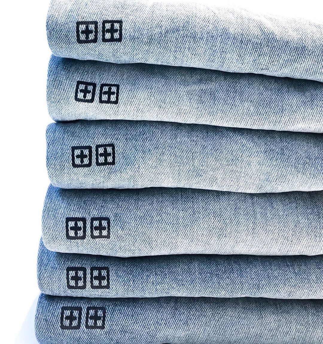 「+」「+」读作“KSUBI”的街头风向标，到底什么来头？