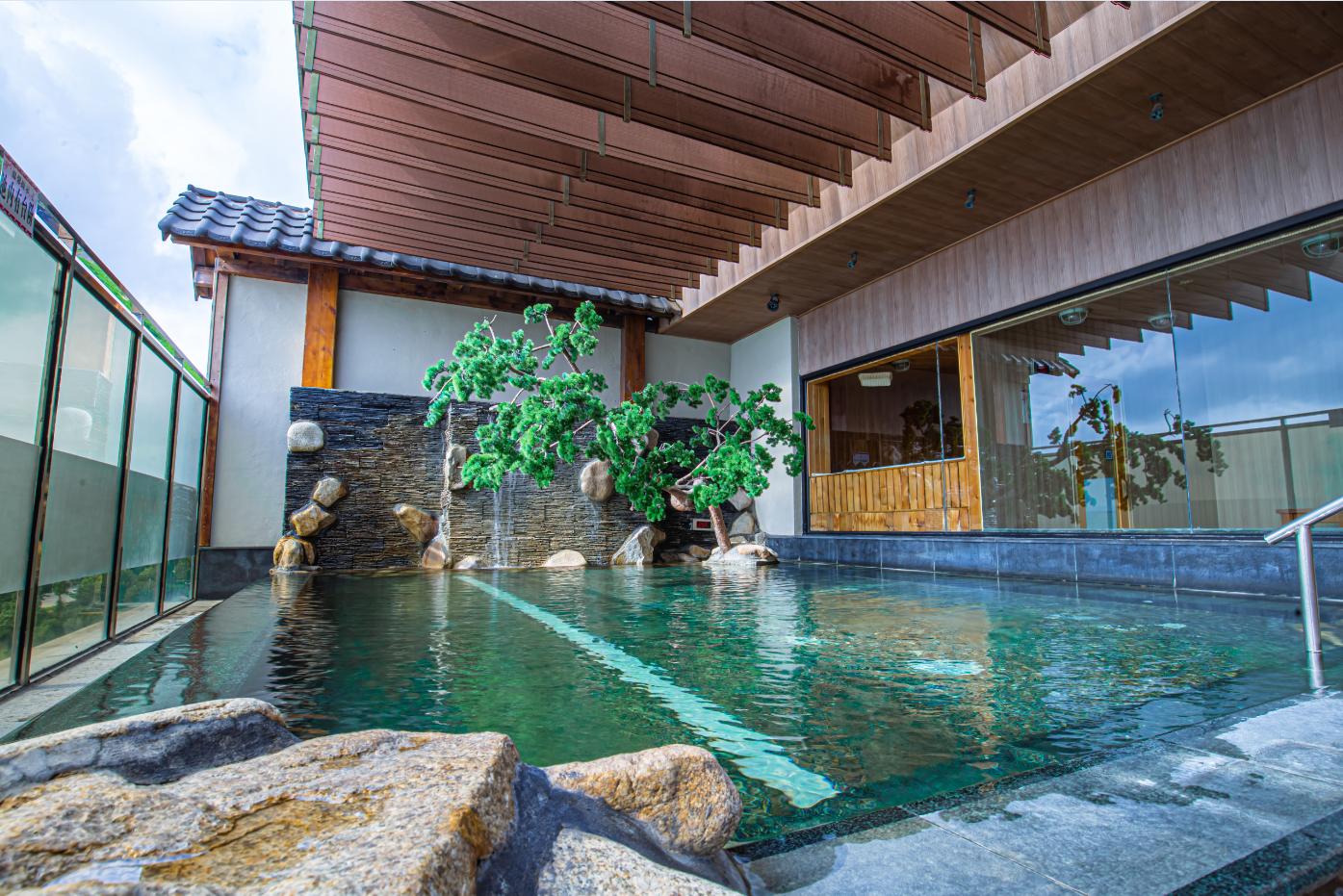 丹东美丽温泉游,国庆假期来打高尔夫