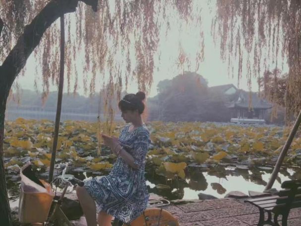 与其魂牵人间不如自成宇宙,与其互为宇宙不如自成江湖