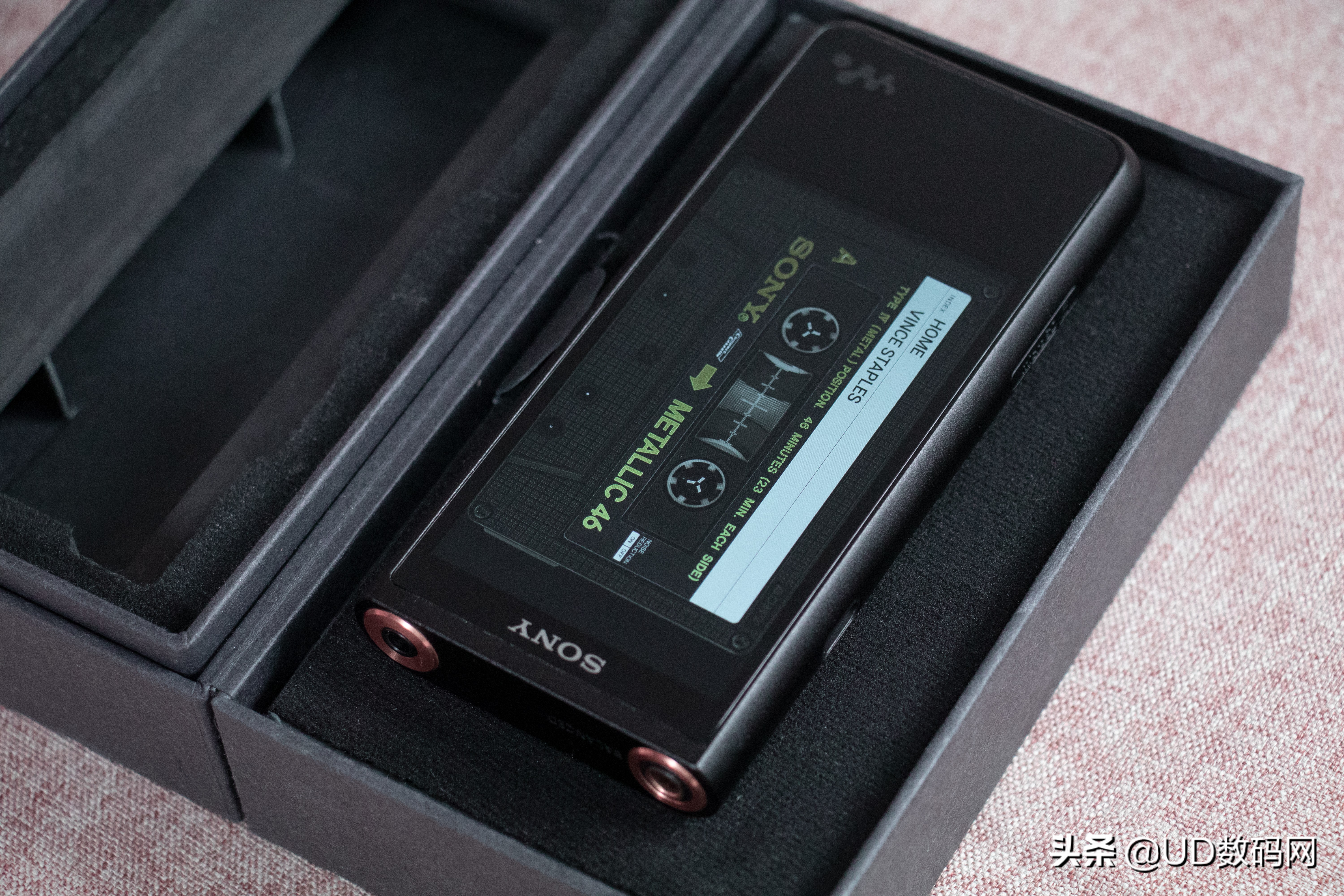 听一首好听的歌曲也是美的享受,听一首好的歌曲能让你的心情愉悦