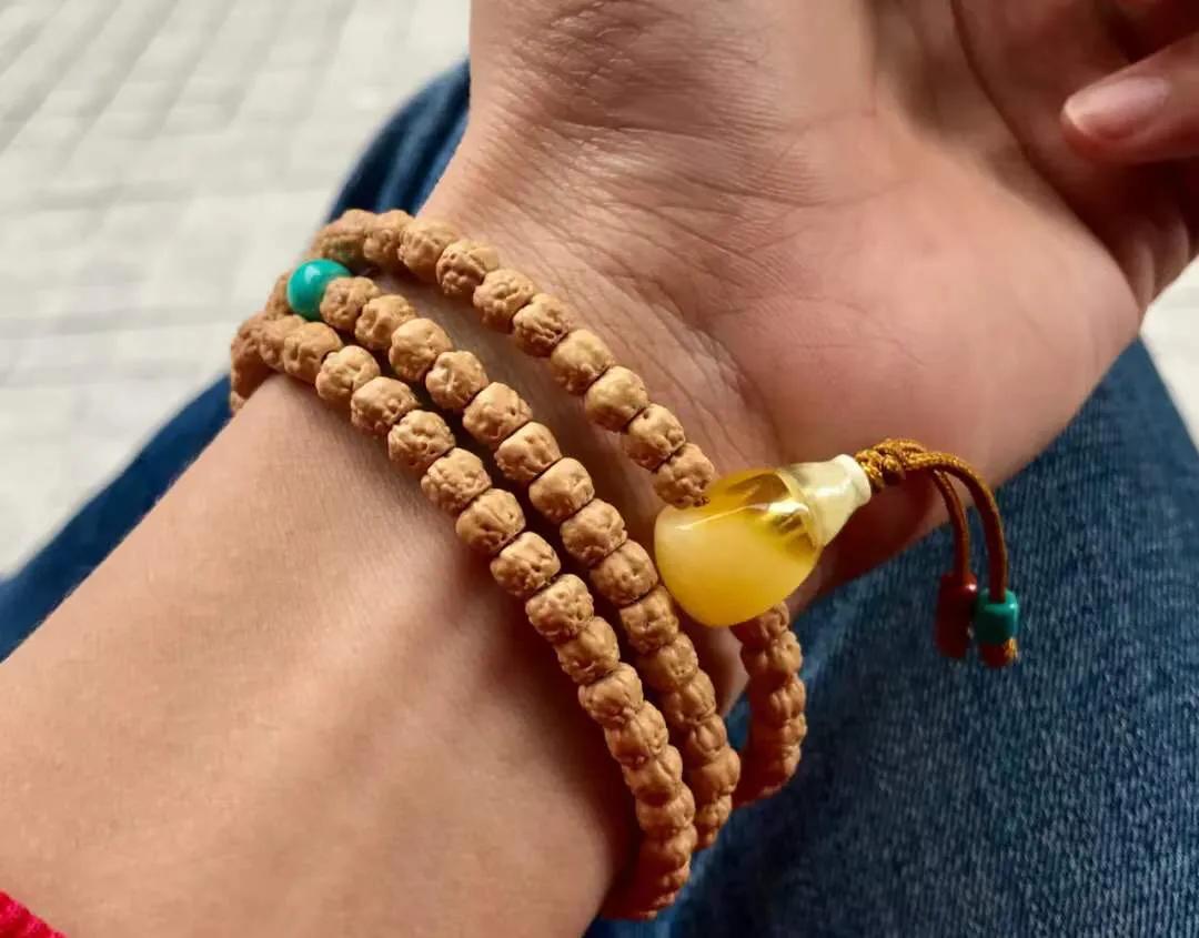 长串配饰如何搭配好看,多个手串如何搭配配饰好看