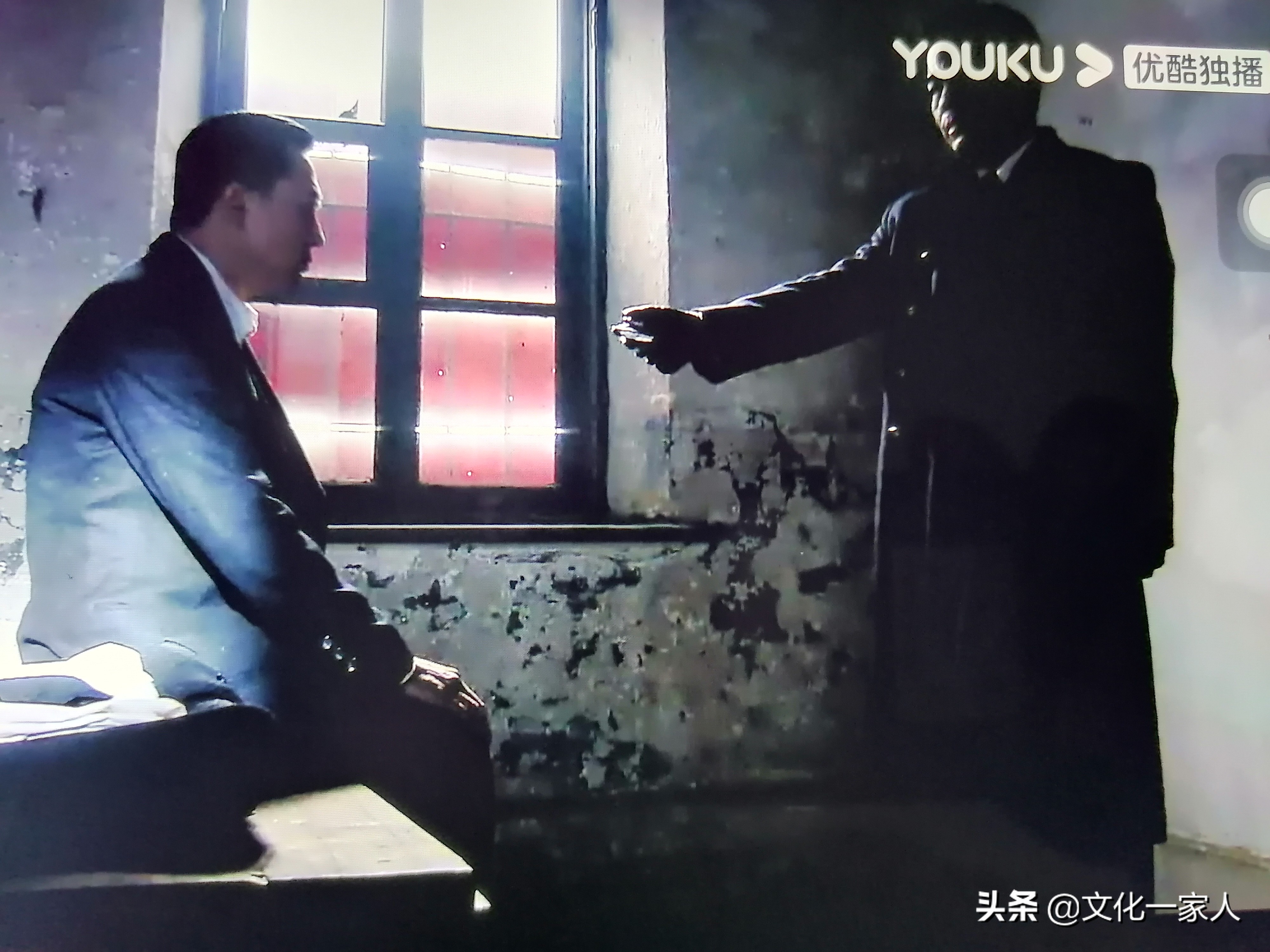 《悬崖》：一场敌中有我，我中有敌，斗智斗勇命悬一线的生死较量