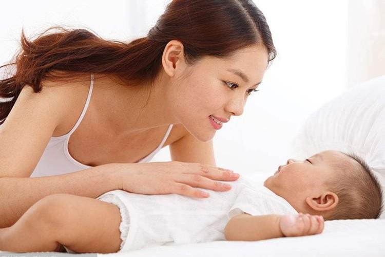 辟谣，孩子晚上喝点酒好入睡？小心酒精中毒，影响大脑发育