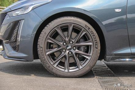 凯迪拉克ct5和特斯拉model3怎么选 (2022款凯迪拉克ct5降价12到13万)