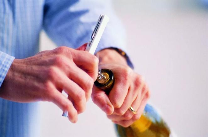 葡萄酒瓶塞是什么,葡萄酒瓶塞怎么识别好坏