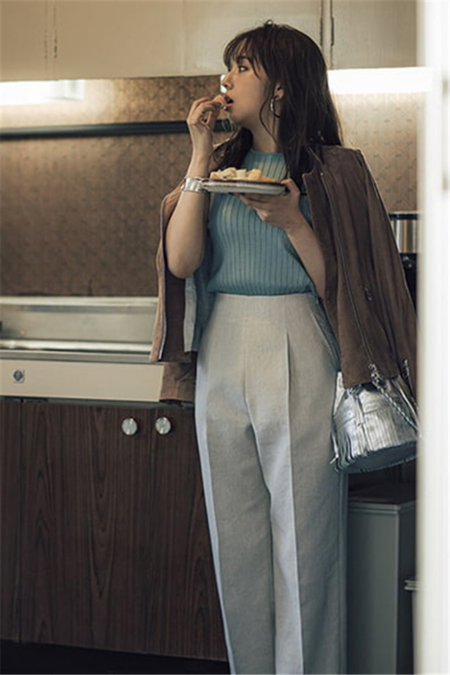 阔腿米色裤子穿搭高级感,有些女孩子好会穿衣服