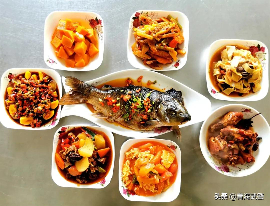 三尺灶台谱青春华章,三尺灶台演绎人生