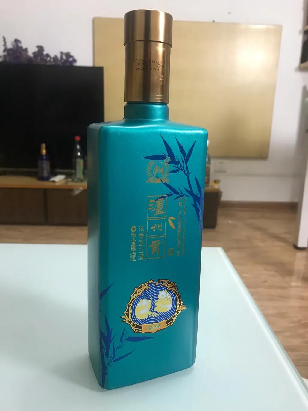泸州贡翡绿52度,泸州贡翡绿熊猫酒测评