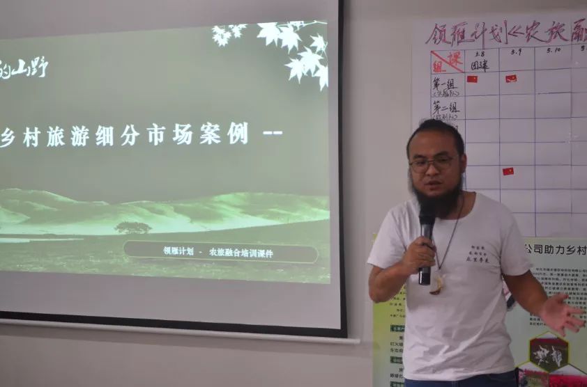 湖南小伙返乡创业种蔬菜,农村小伙创业卖花