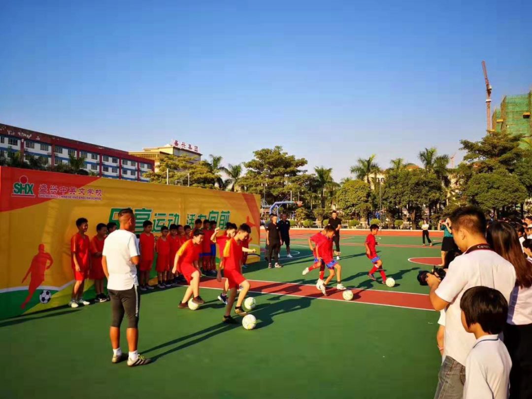 足球明星进校园,足球教练进校园