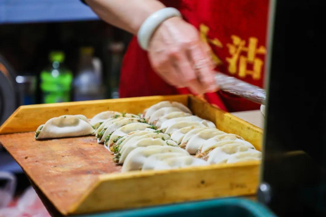 锅贴饺子四新道店,上海闵行开了几十年的锅贴店