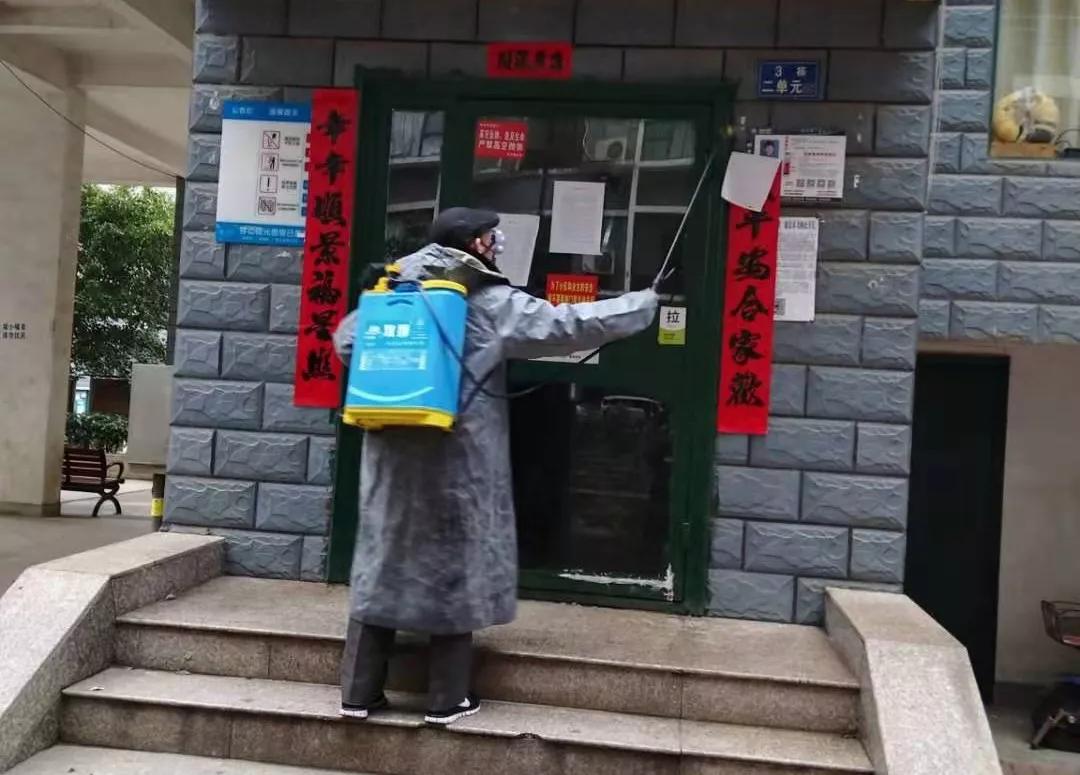 一个0感染0疑似0发热的小区,背后有位“陈经理”