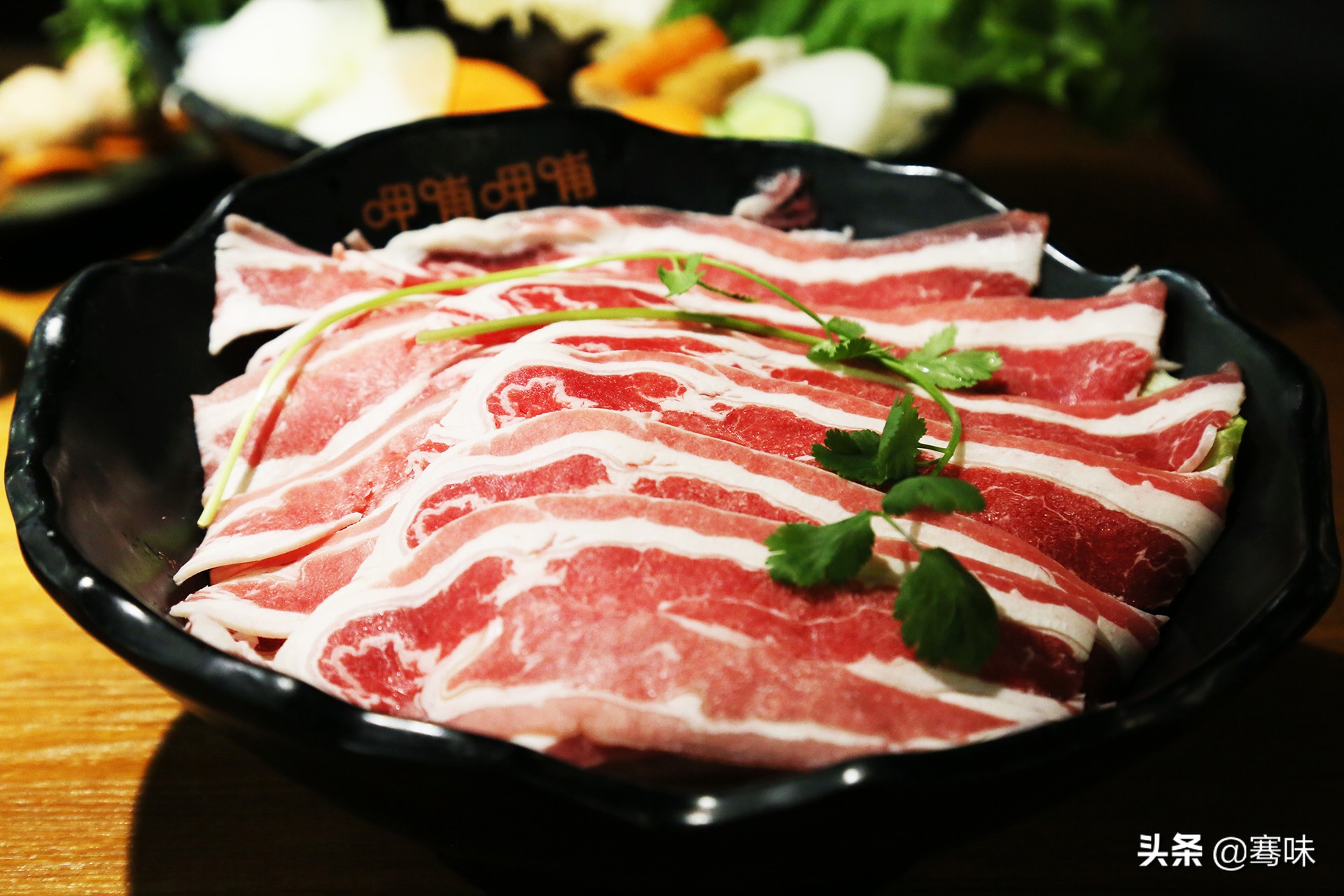 牛肉原切，奶茶现煮，这个冬季温暖你的也许是呷哺呷哺