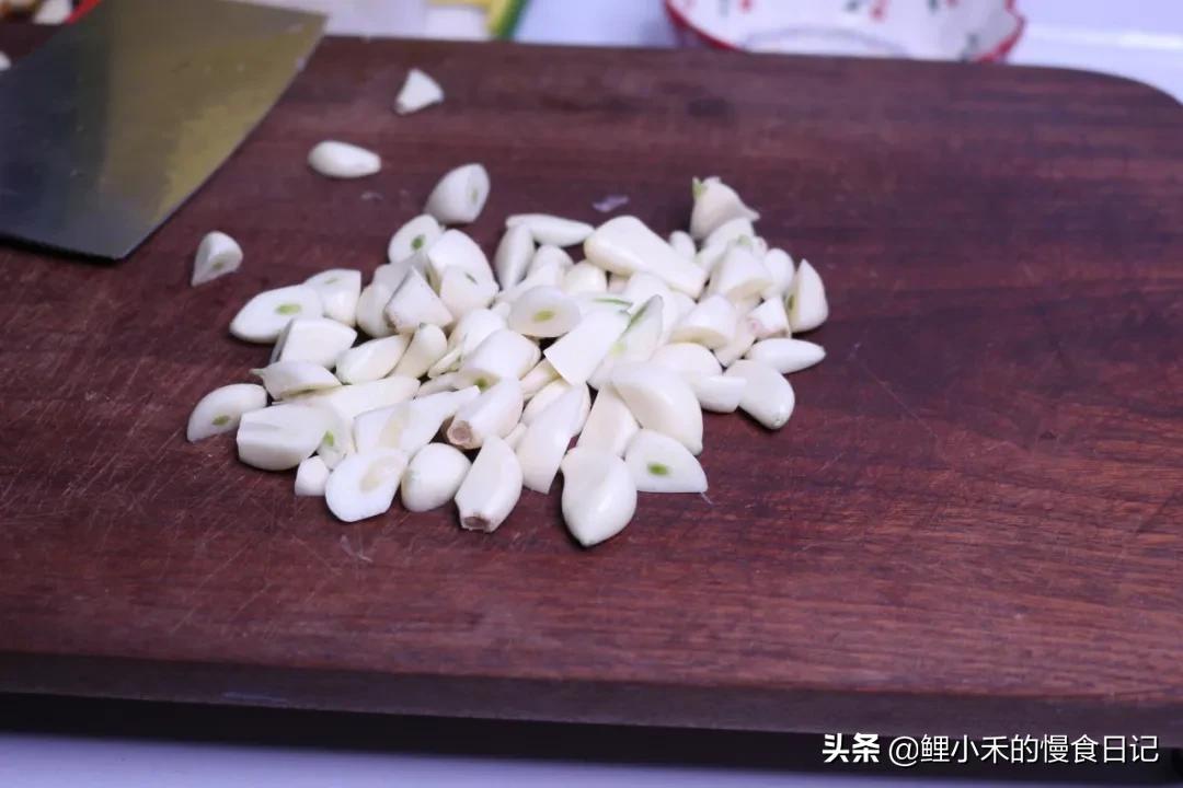 香菜根都别扔了这样煮一煮作用大,香菜根不要扔放锅里煮一煮