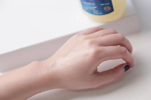 老国货凡士林小妙用,家里有凡士林