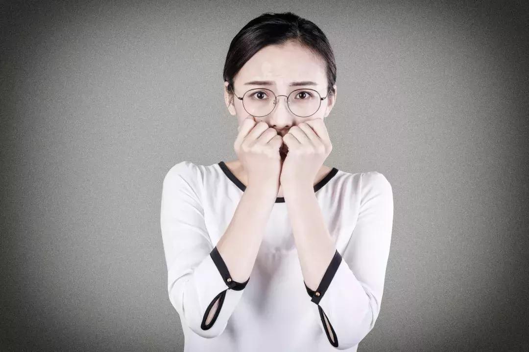 膏药越贴越痛还要不要贴,背上痛贴膏药自己贴不到怎么办