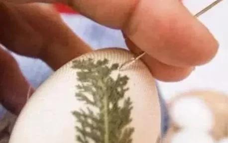 女子街边摆摊卖鸡蛋客户全买走,女子街头卖鸡蛋