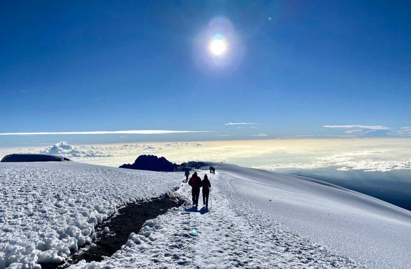 登上非洲之巅乞力马扎罗山，瑞士Odlo奥递乐保暖内衣实测