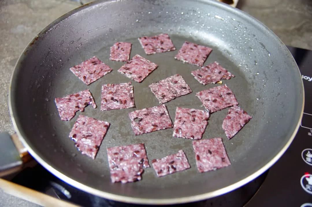 紫米锅巴乌米锅巴,土灶锅巴如何变香脆锅巴