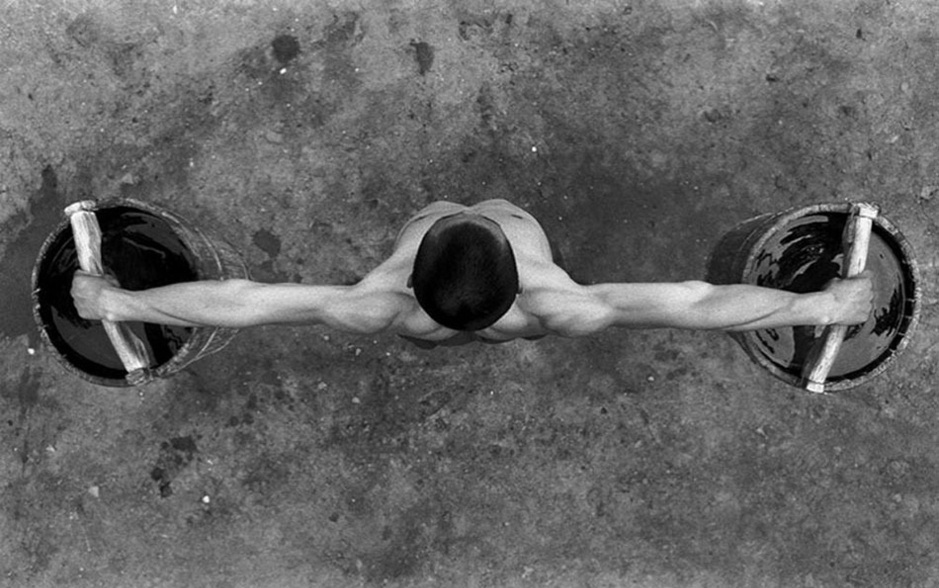 古代少林寺武僧练武踩凹地板,少林寺武僧进入部队练武