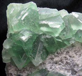 卤素在水中存在形态及颜色,卤素在地球自然界上存在的形式