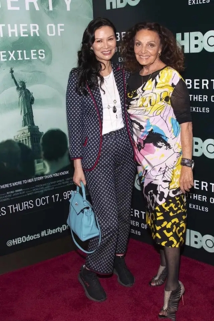 51岁邓文迪图,51岁邓文迪容光焕发