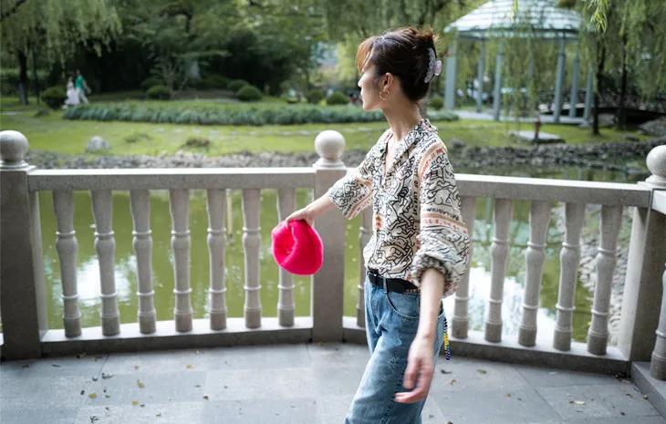 三里屯偶遇大幂幂,杨幂和闺蜜在三里屯逛街遭搭讪