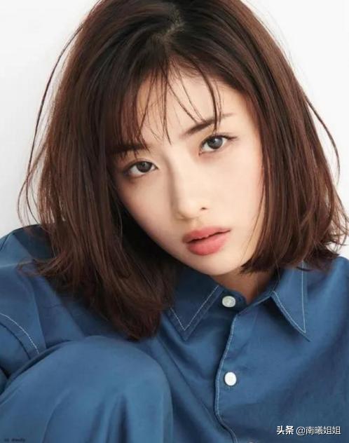 奔五的女人放弃黑长直吧！这4款“短发”最适合你，显脸小还减龄