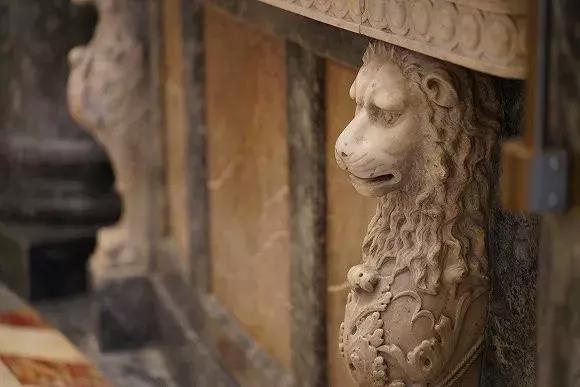 星巴克百年建筑,星巴克翻新