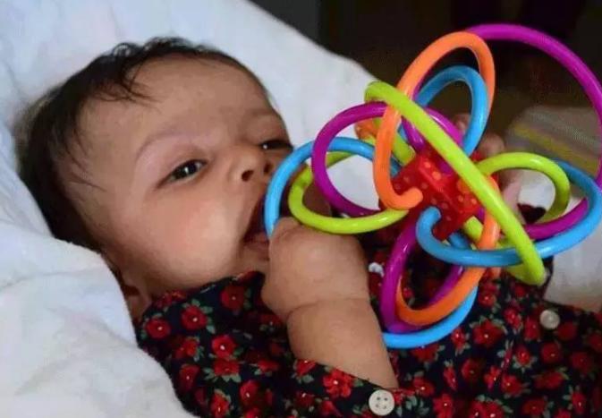 宝宝乱吃东西怎么办,宝宝乱吃东西时要不要纠正