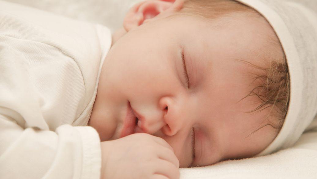 孩子从床上掉下来的忌讳,孩子从床上掉下来怎么判断没事